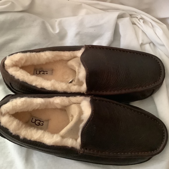 Sold UGG Australia Ascot Brown Leather Slippers 9 - Picture 3 of 11